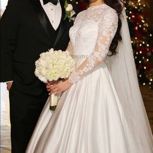 WEDDING DRESS